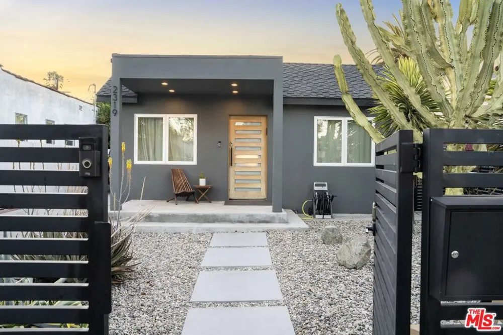 2319 S Cloverdale Avenue Los Angeles, CA 90016