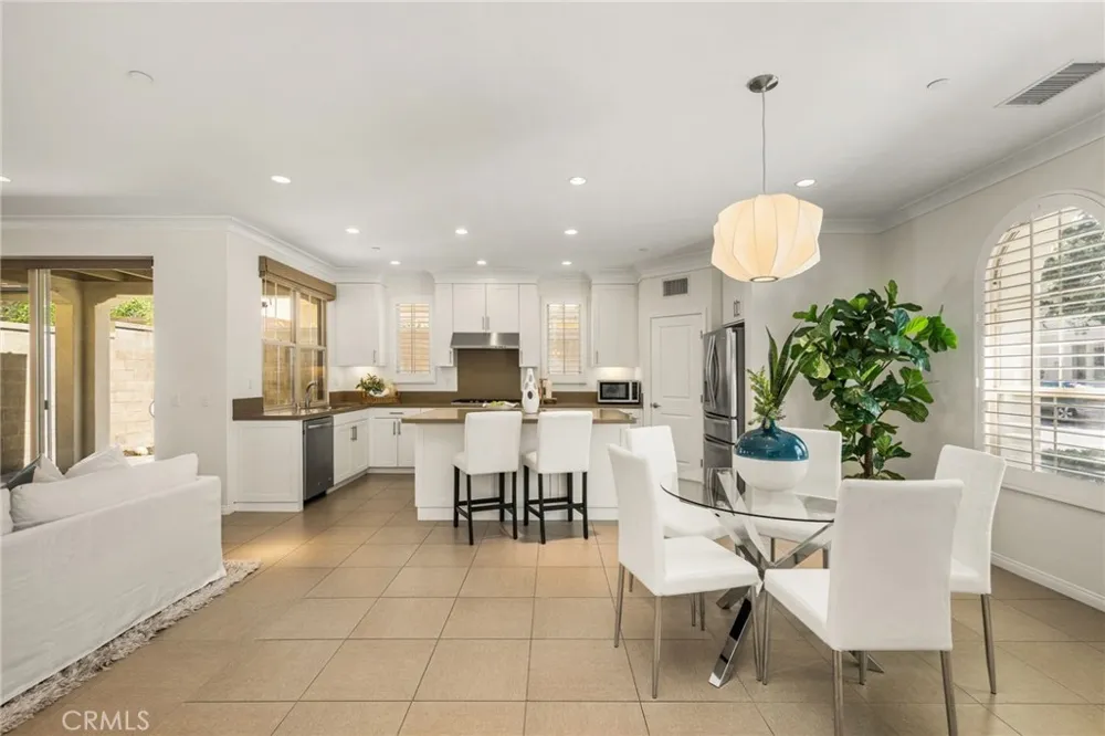 61 Cactus Flower Irvine, CA 92620
