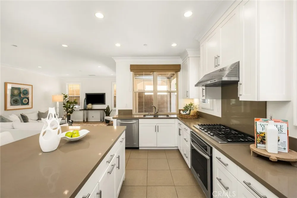 61 Cactus Flower Irvine, CA 92620