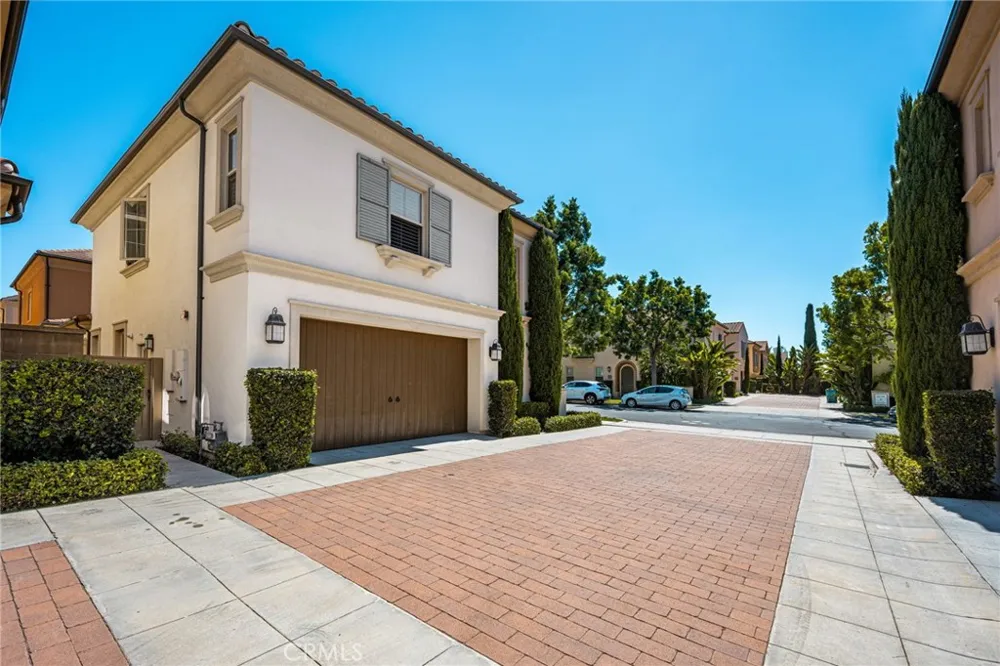 61 Cactus Flower Irvine, CA 92620