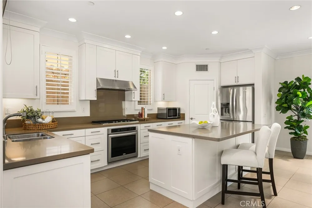 61 Cactus Flower Irvine, CA 92620