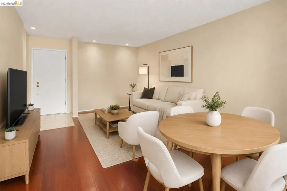 8 Commodore DR #C359 Emeryville, CA 94608