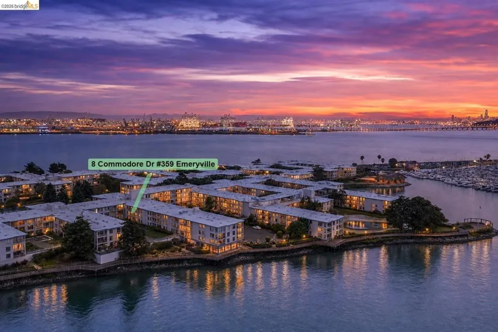 8 Commodore DR #C359 Emeryville, CA 94608