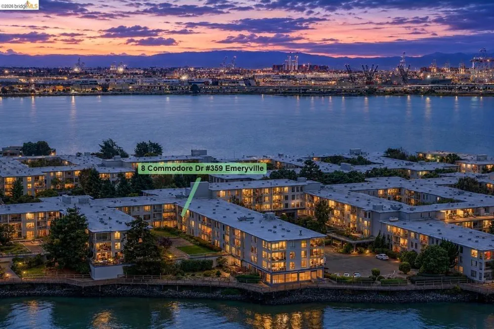 8 Commodore DR #C359 Emeryville, CA 94608