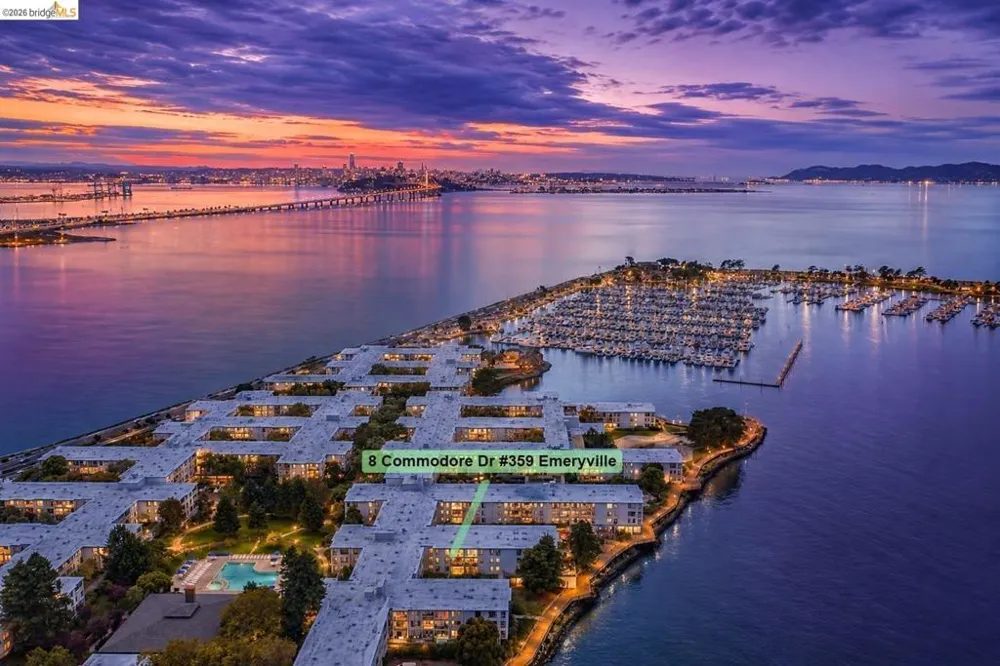 8 Commodore DR #C359 Emeryville, CA 94608