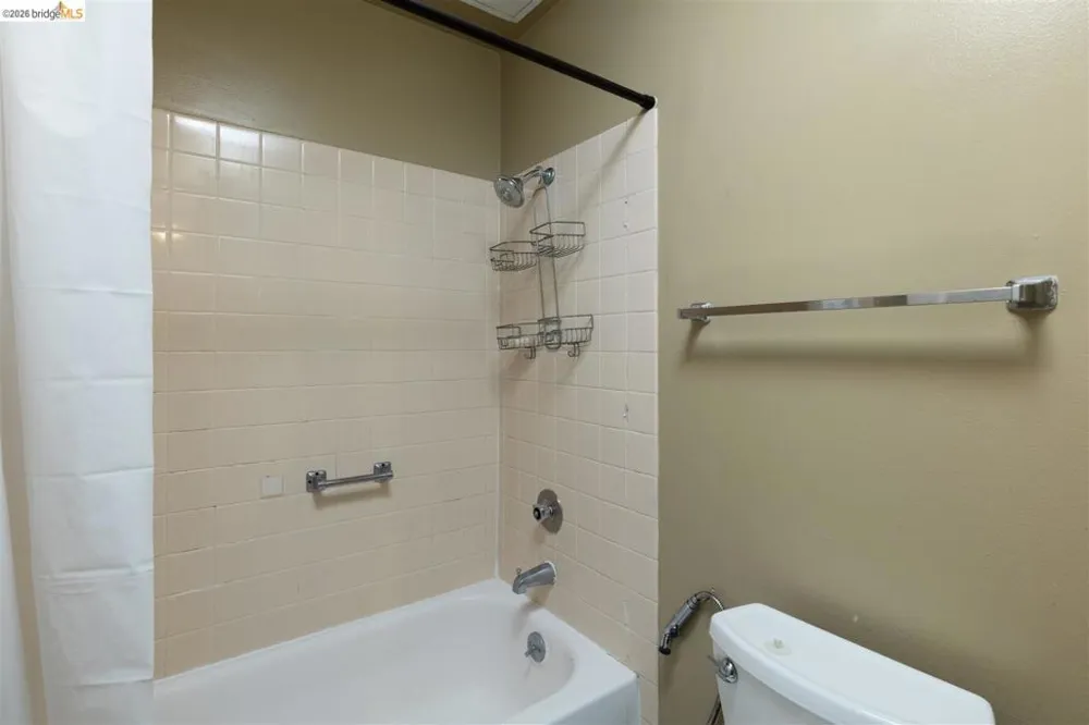 8 Commodore DR #C359 Emeryville, CA 94608