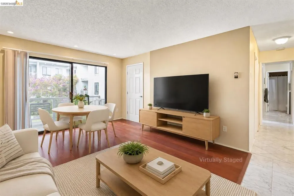 8 Commodore DR #C359 Emeryville, CA 94608