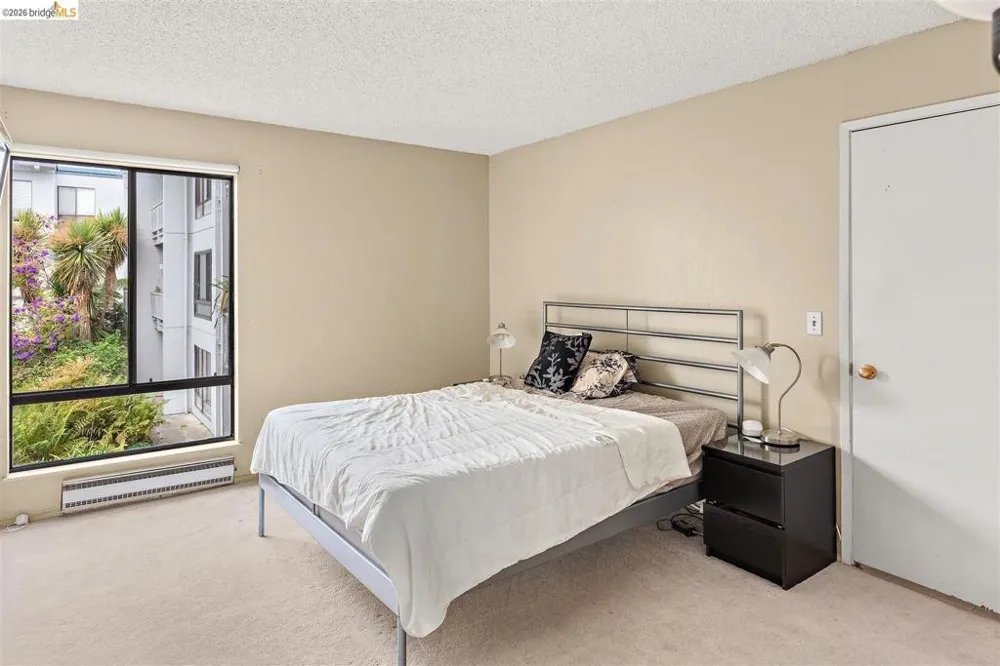 8 Commodore DR #C359 Emeryville, CA 94608