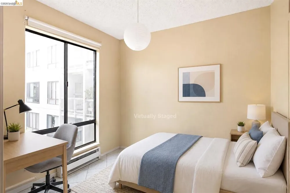 8 Commodore DR #C359 Emeryville, CA 94608