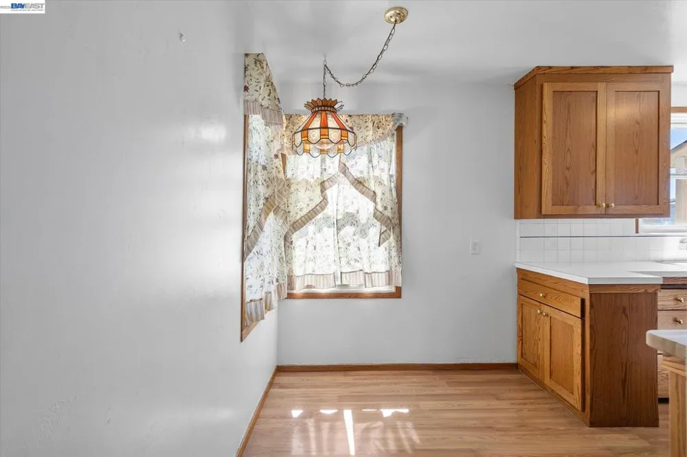 477 Cascade Rd San Leandro, CA 94577