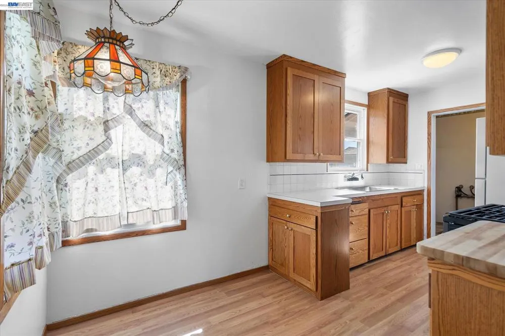 477 Cascade Rd San Leandro, CA 94577