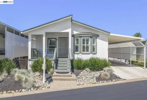 3263 Vineyard Ave.