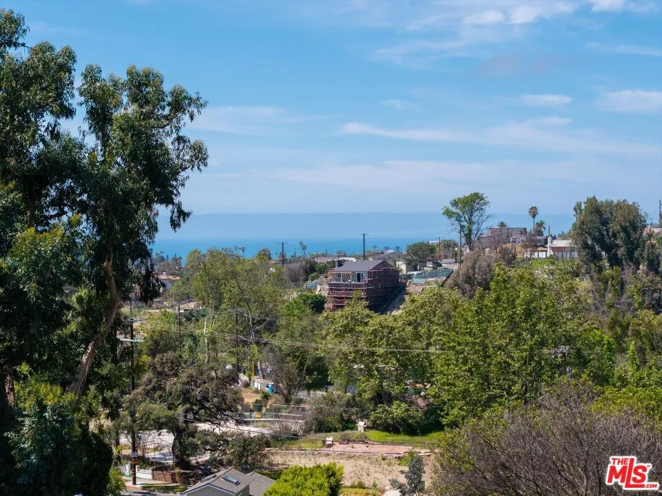 1025 Las Pulgas Road Pacific Palisades, CA 90272
