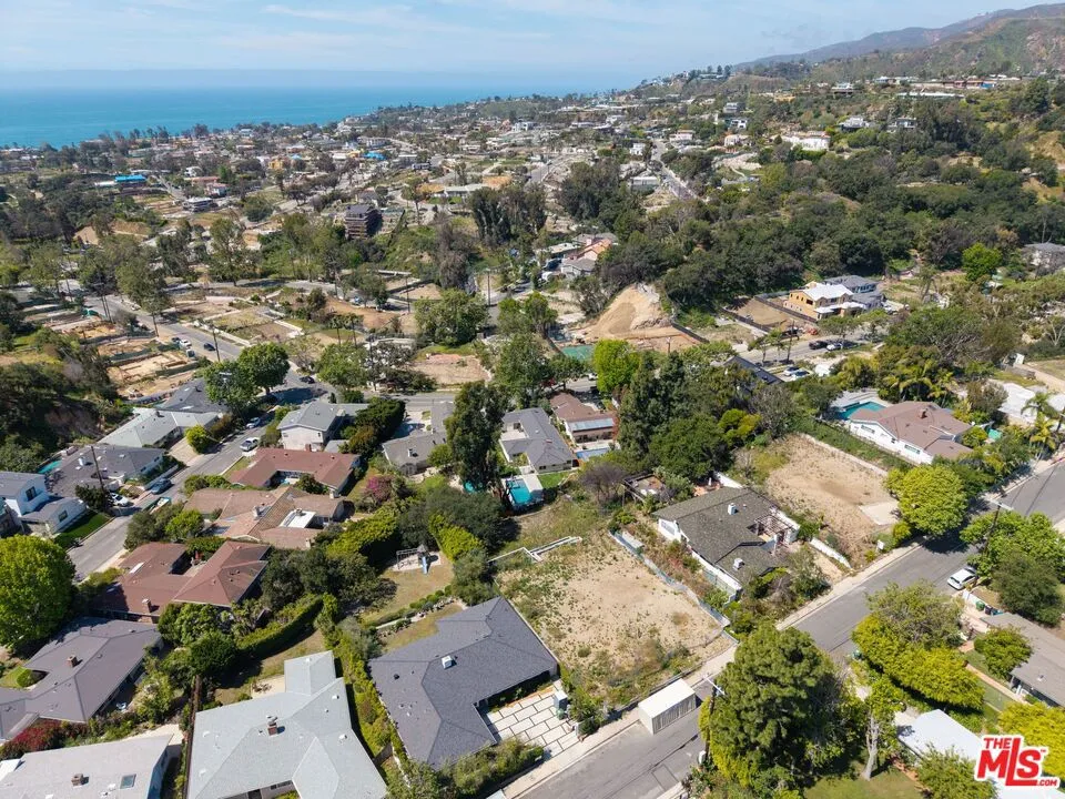 1025 Las Pulgas Road Pacific Palisades, CA 90272