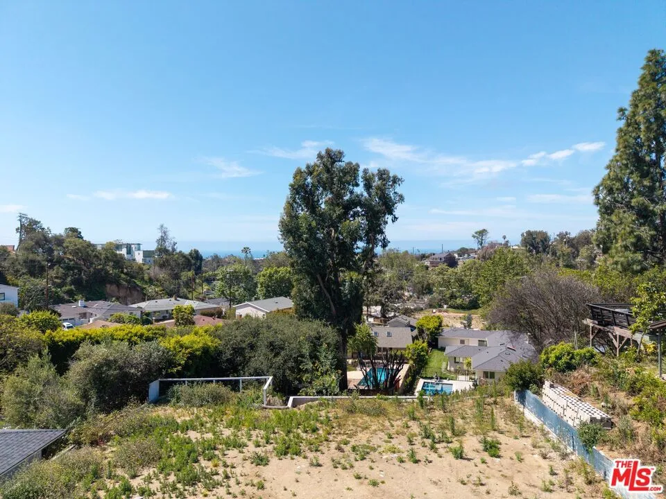 1025 Las Pulgas Road Pacific Palisades, CA 90272