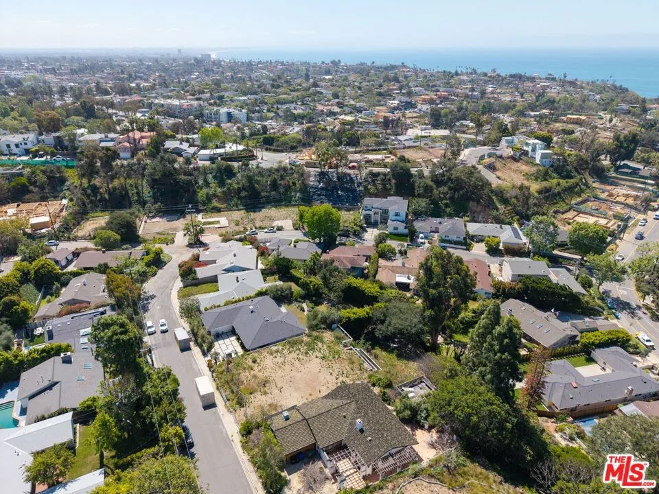 1025 Las Pulgas Road Pacific Palisades, CA 90272