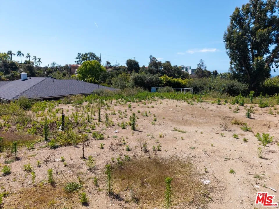 1025 Las Pulgas Road Pacific Palisades, CA 90272