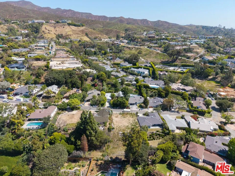 1025 Las Pulgas Road Pacific Palisades, CA 90272