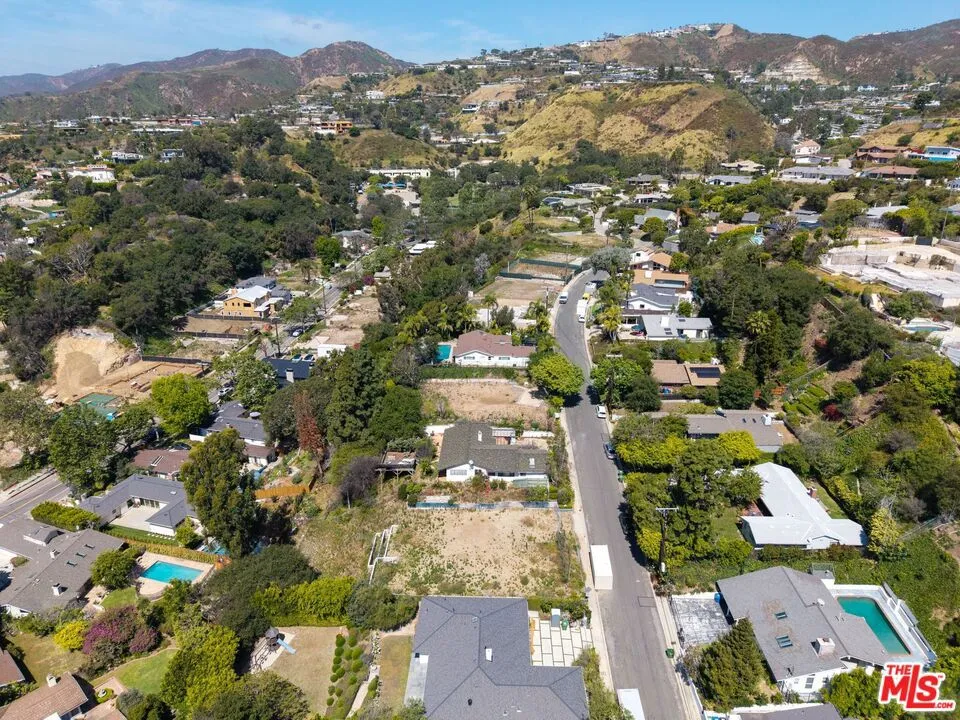 1025 Las Pulgas Road Pacific Palisades, CA 90272