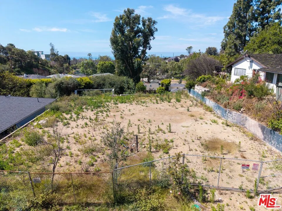 1025 Las Pulgas Road Pacific Palisades, CA 90272