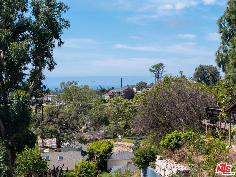 1025 Las Pulgas Road Pacific Palisades, CA 90272