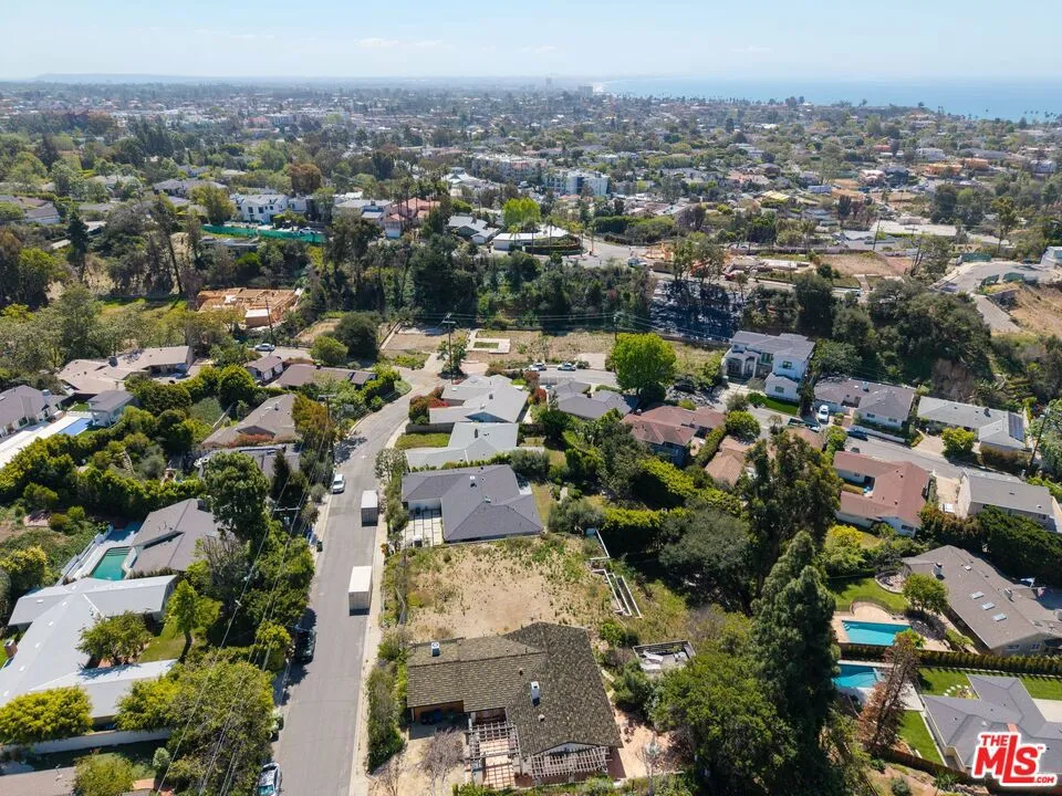 1025 Las Pulgas Road Pacific Palisades, CA 90272