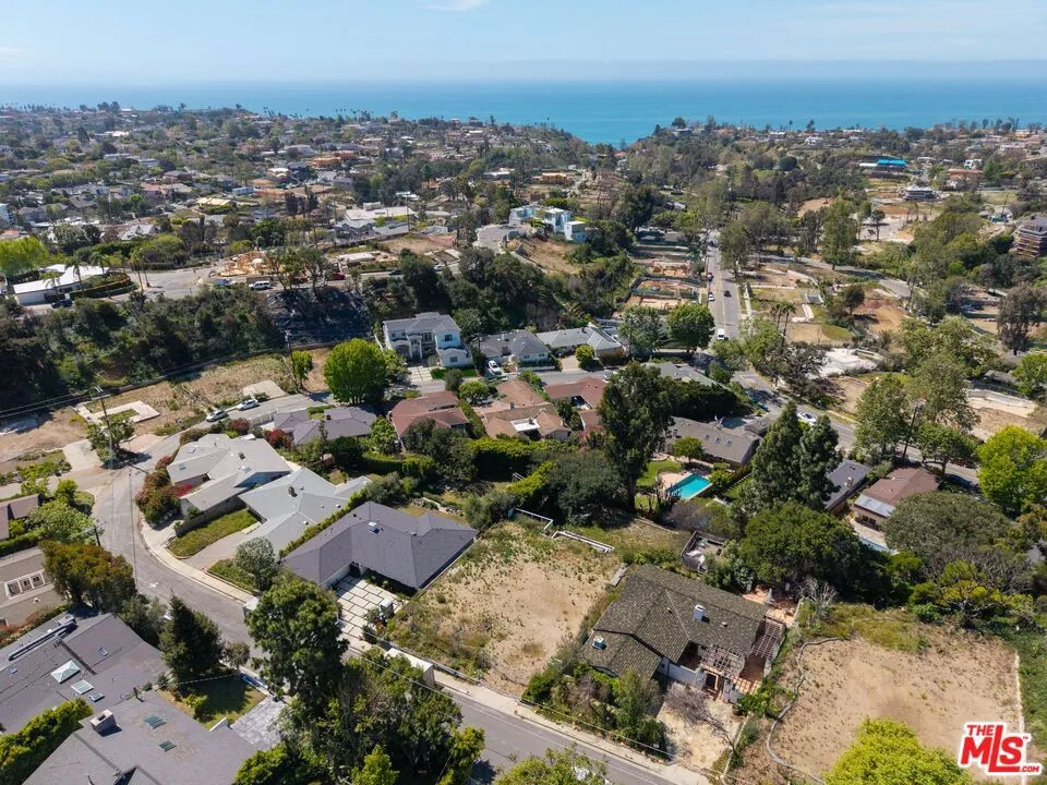 1025 Las Pulgas Road Pacific Palisades, CA 90272