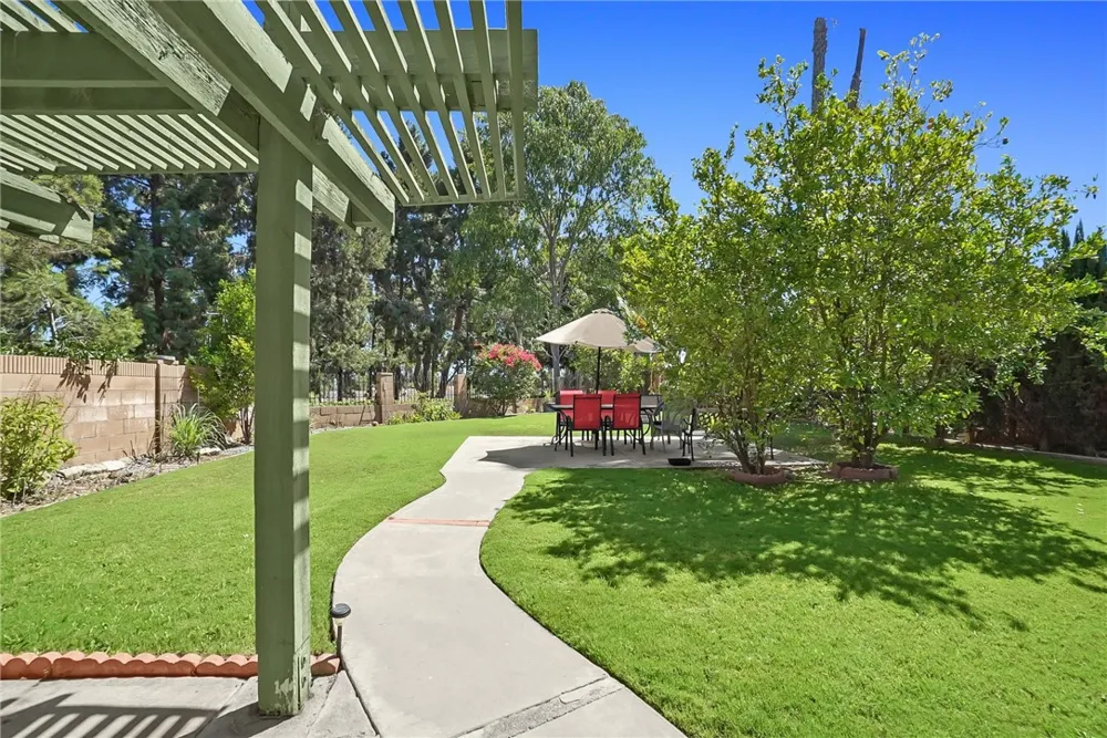 23636 Messina Laguna Hills, CA 92653