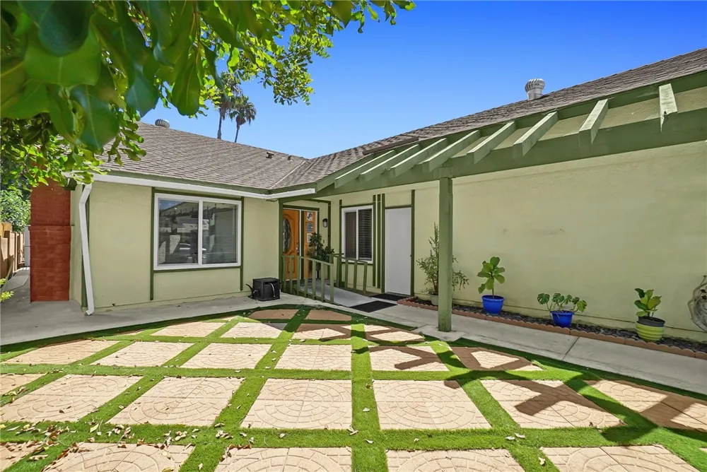 23636 Messina Laguna Hills, CA 92653