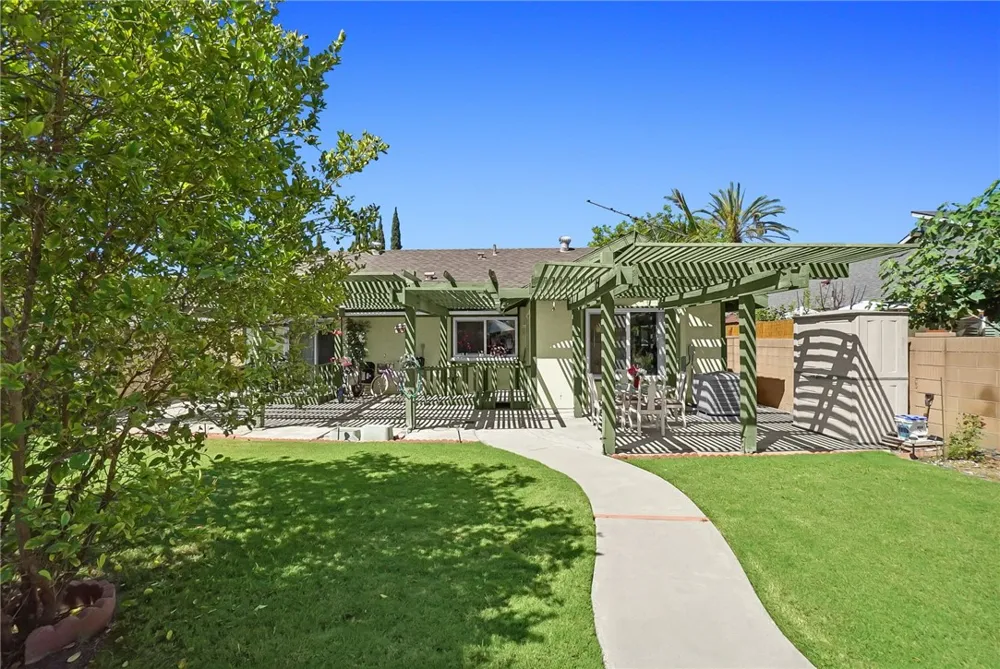 23636 Messina Laguna Hills, CA 92653