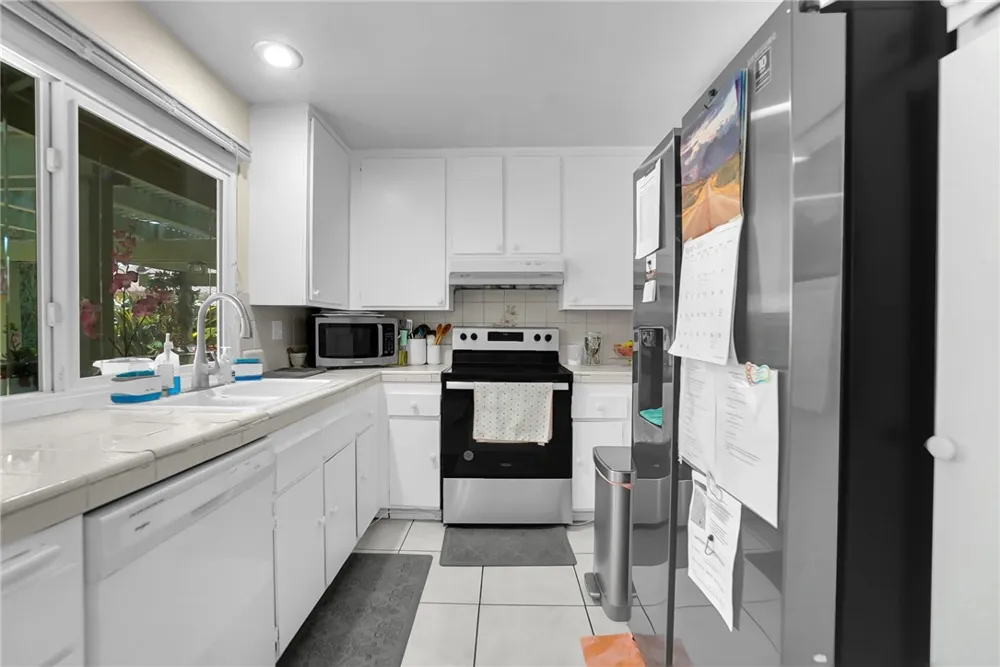 23636 Messina Laguna Hills, CA 92653