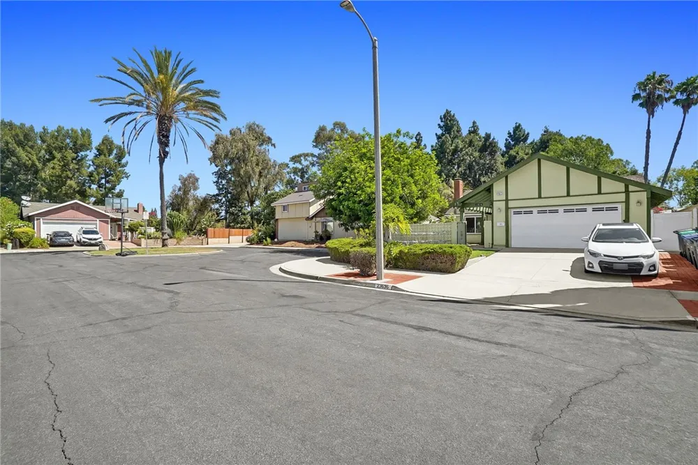 23636 Messina Laguna Hills, CA 92653