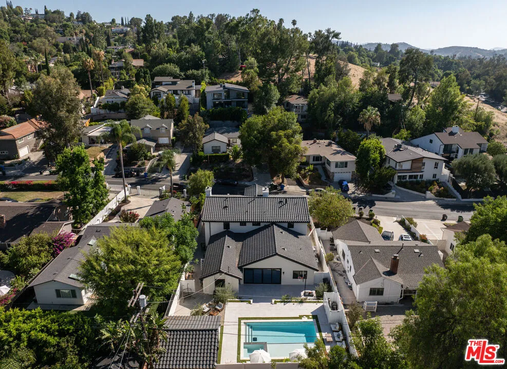 22269 Avenue San Luis Los Angeles, CA 91364