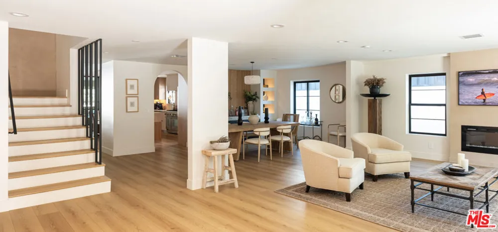 22269 Avenue San Luis Los Angeles, CA 91364
