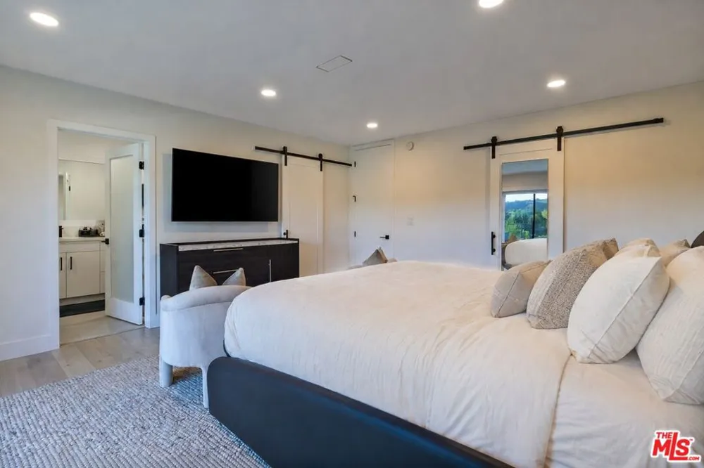 20326 Alerion Place Los Angeles, CA 91364
