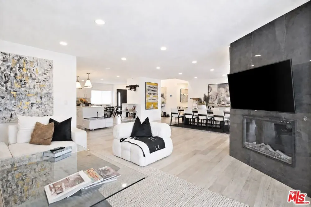 20326 Alerion Place Los Angeles, CA 91364