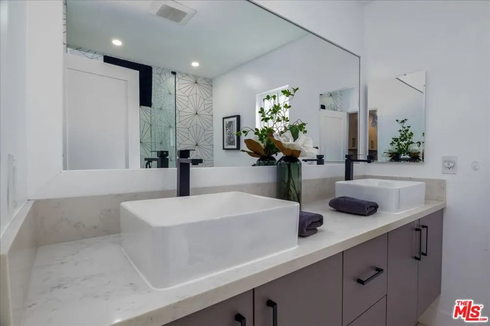 20326 Alerion Place Los Angeles, CA 91364
