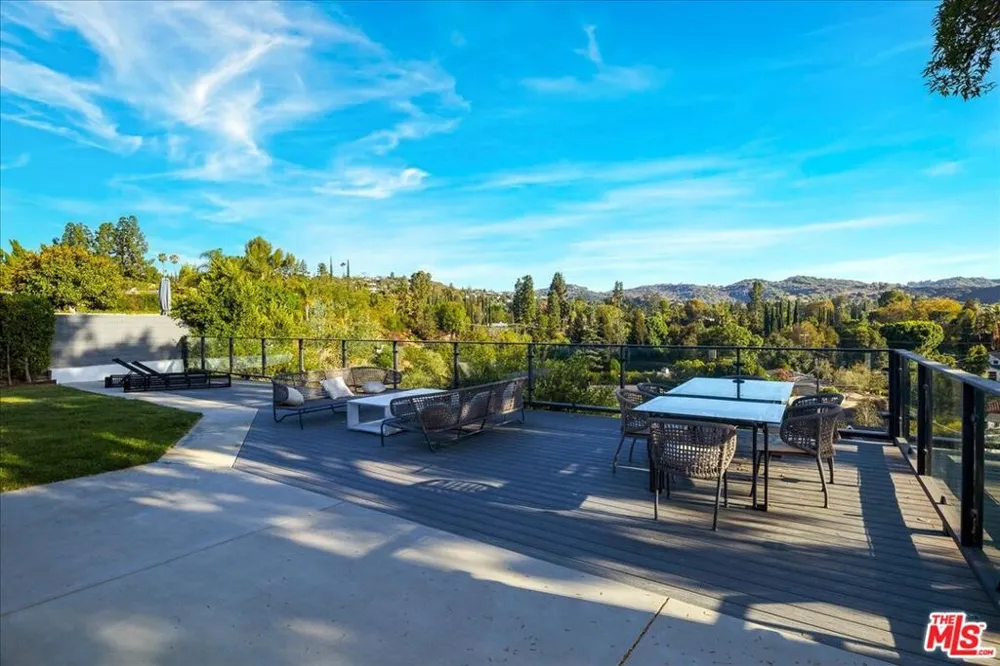 20326 Alerion Place Los Angeles, CA 91364