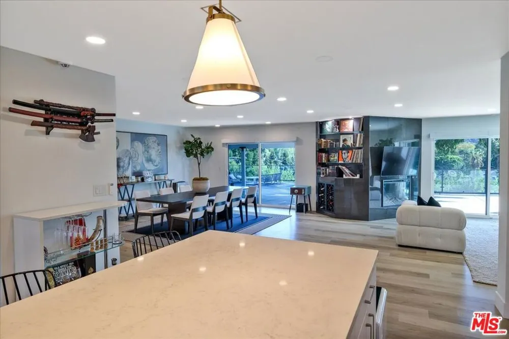 20326 Alerion Place Los Angeles, CA 91364