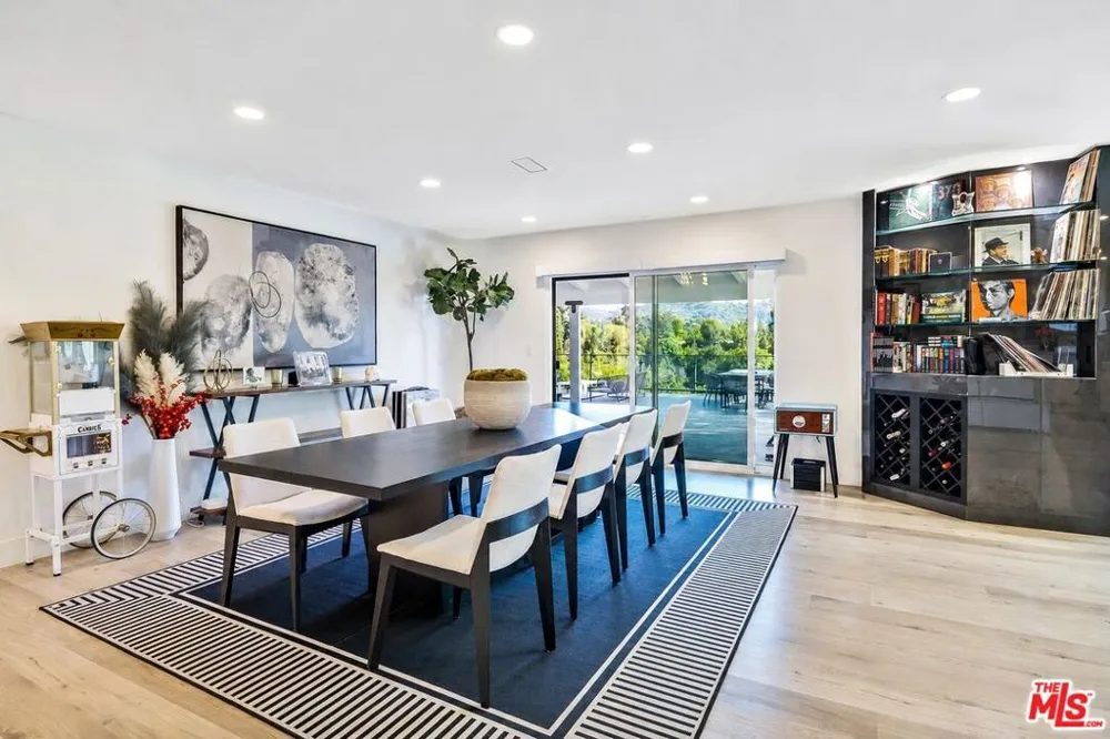 20326 Alerion Place Los Angeles, CA 91364