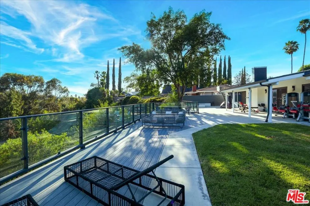 20326 Alerion Place Los Angeles, CA 91364