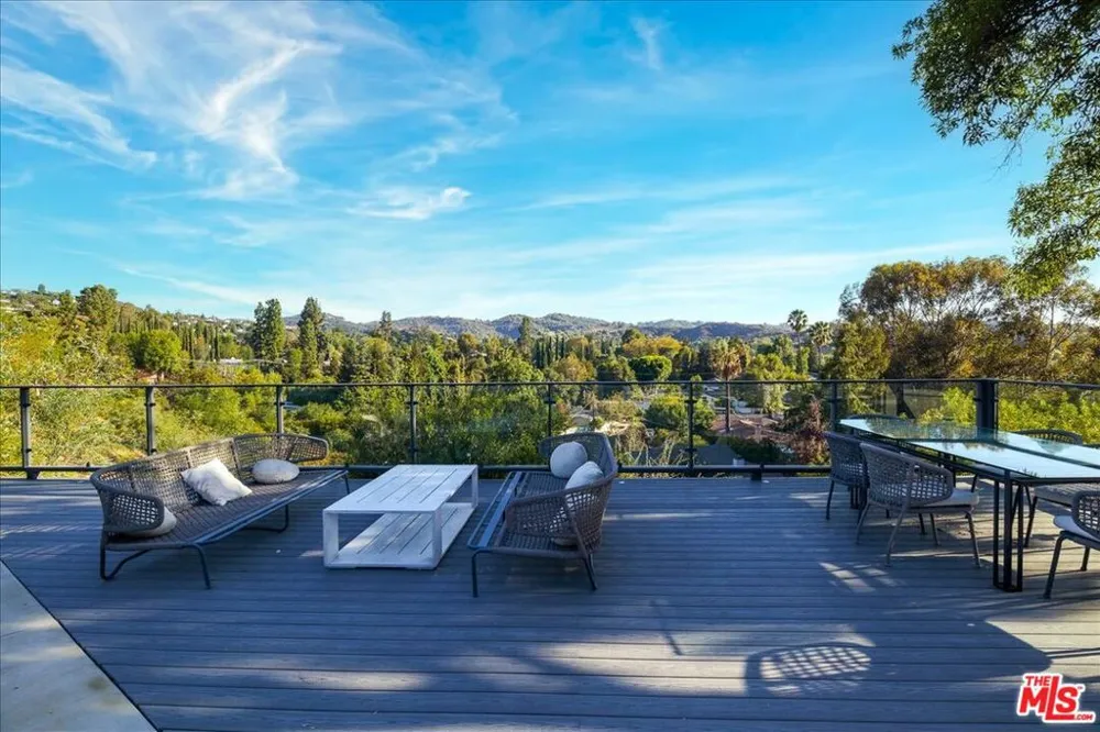 20326 Alerion Place Los Angeles, CA 91364