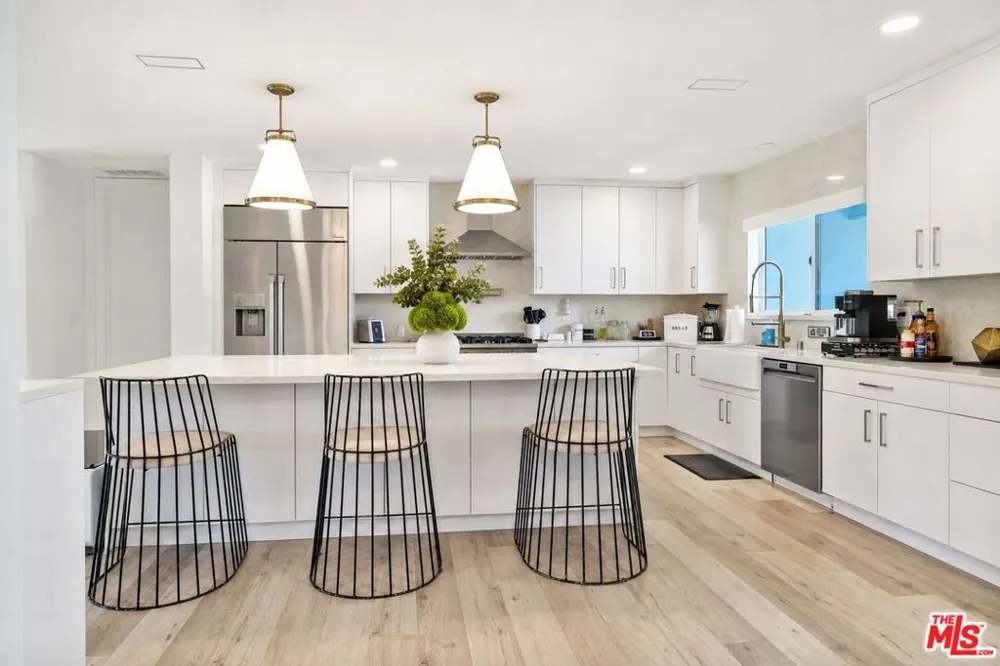 20326 Alerion Place Los Angeles, CA 91364