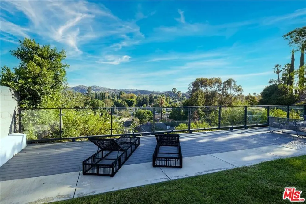 20326 Alerion Place Los Angeles, CA 91364