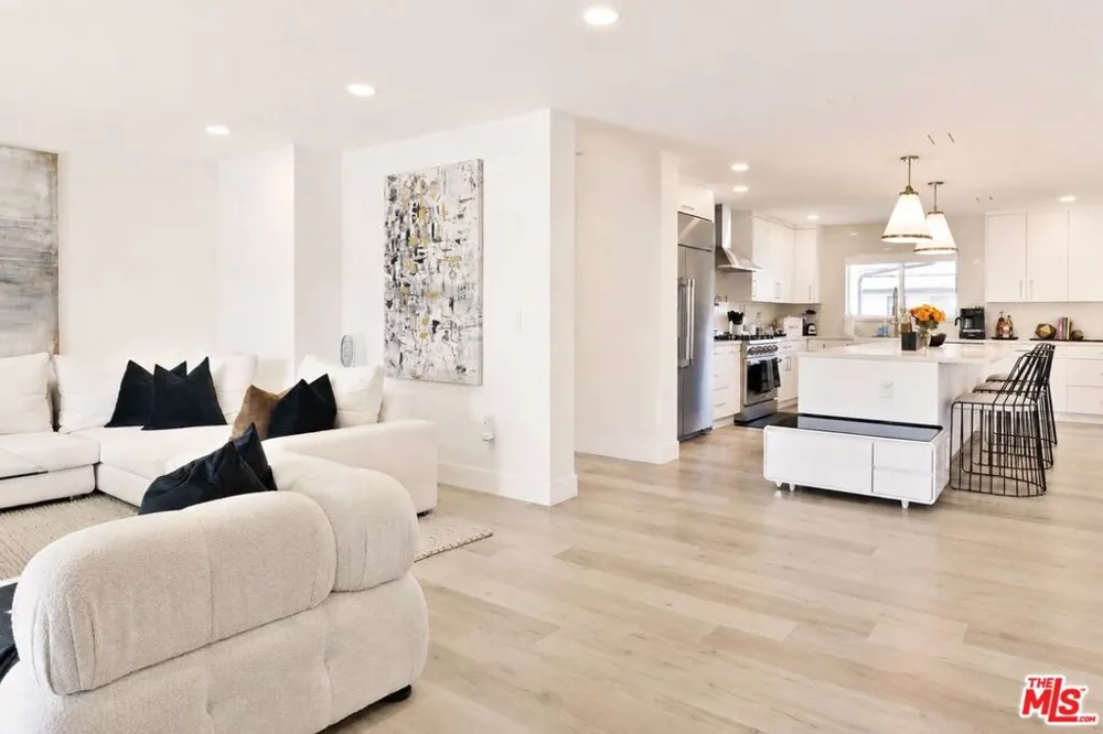 20326 Alerion Place Los Angeles, CA 91364