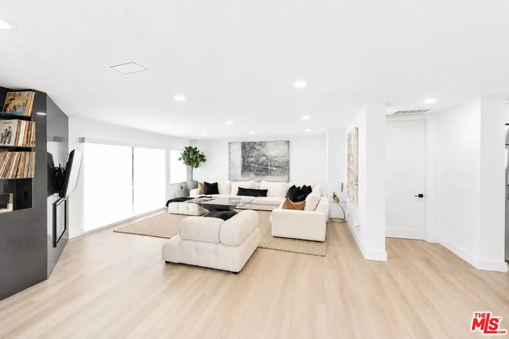 20326 Alerion Place Los Angeles, CA 91364
