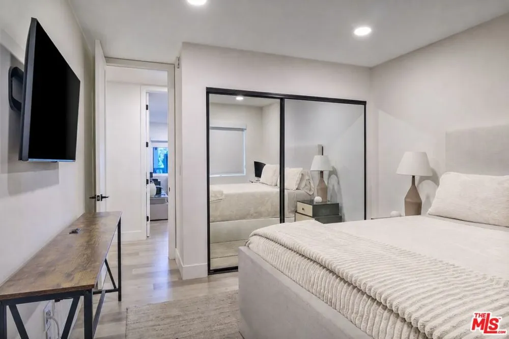 20326 Alerion Place Los Angeles, CA 91364