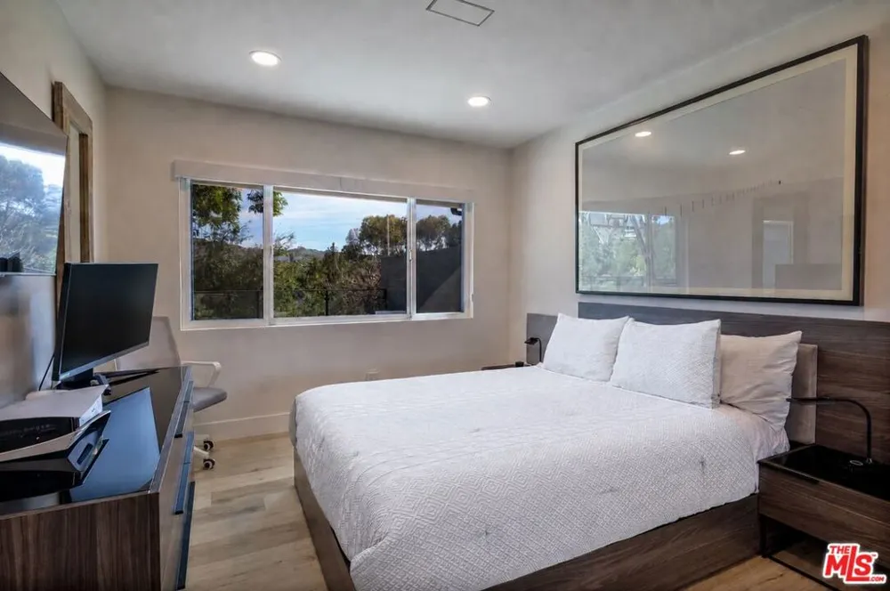 20326 Alerion Place Los Angeles, CA 91364