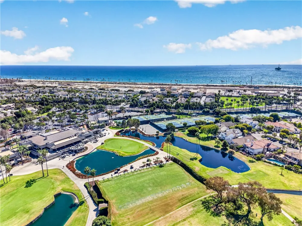 19401 Merion Circle Huntington Beach, CA 92648