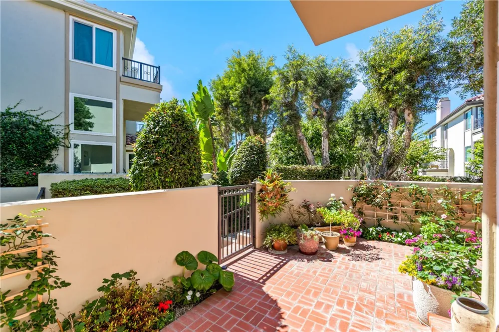 19401 Merion Circle Huntington Beach, CA 92648